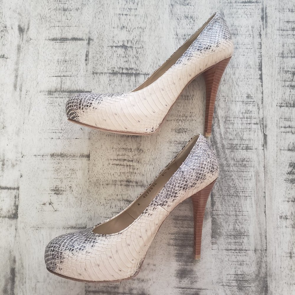 Stuart Weitzman Rowin Snakeskin Platforms Sz 8.5m - image 2